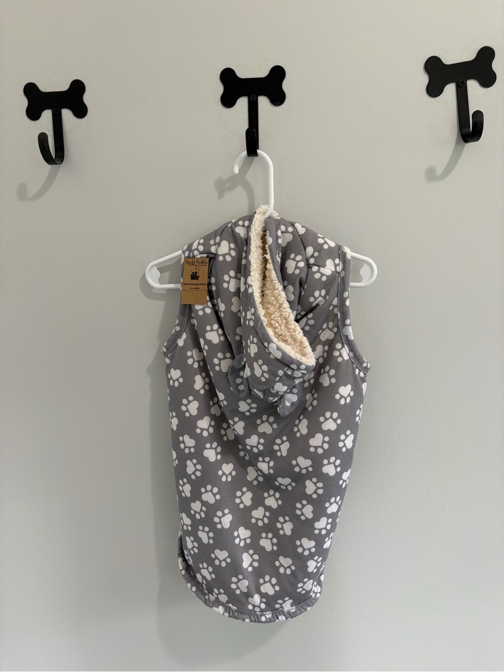 Cozy Paw-Print Sherpa-Lined Dog Hoodie - Gray